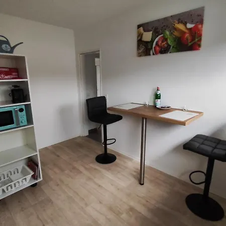 Gemütliche Marilyn Zum Wohlfühlen Zu Allem Gut Angebunden *